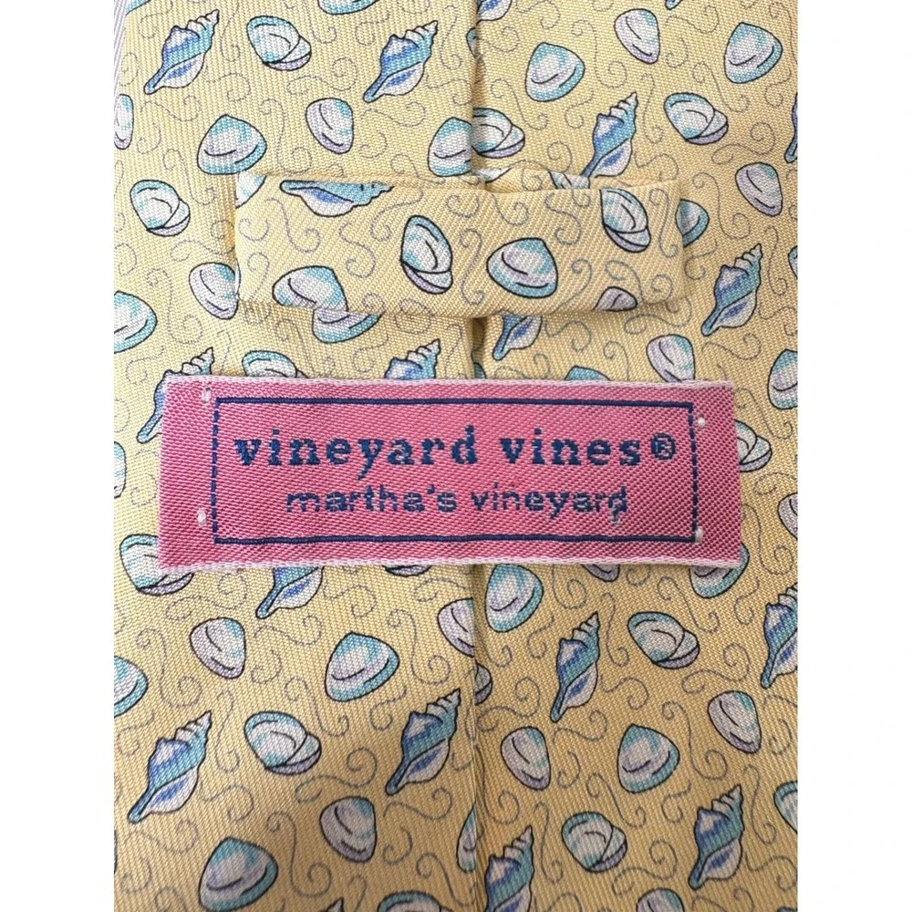 VINEYARD VINES Mens Yellow Seashell 100% Silk Necktie OS Nautical Preppy Classic